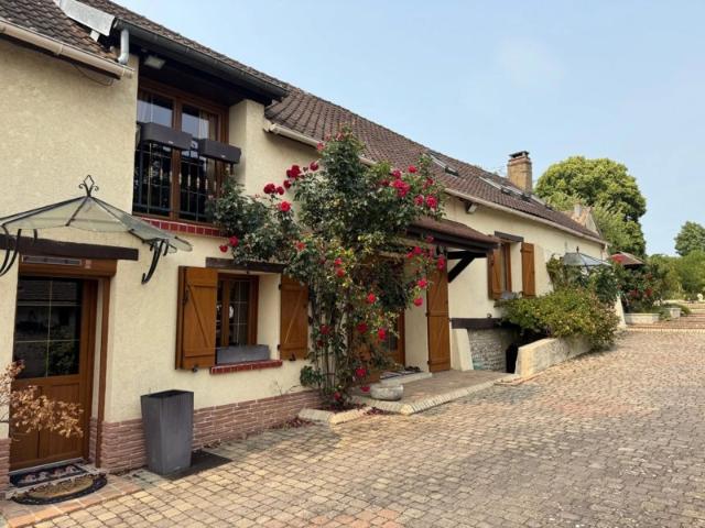AXE PACY / BUEIL. MAISON DE VILLAGE AVEC PISCINE