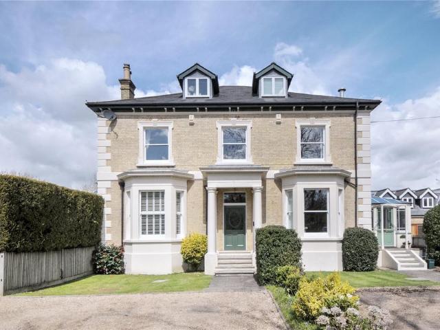 Axes Lane, Redhill, Surrey, RH1 4 bed semi detached house to rent £2,900 pcm £669 pw
