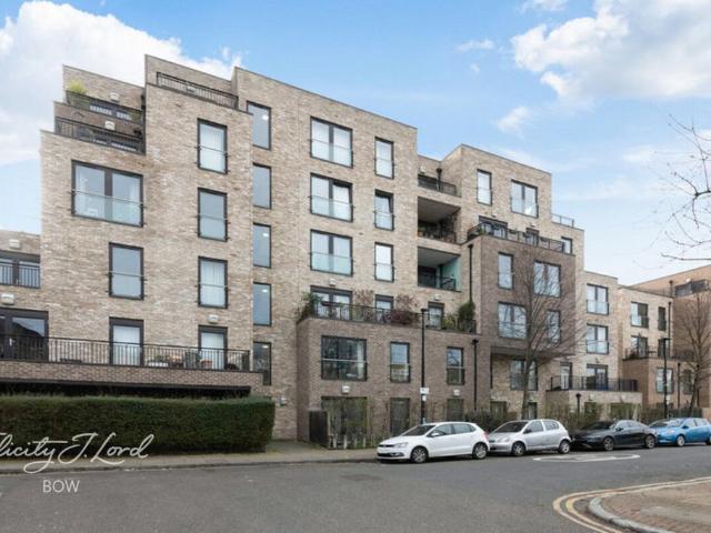 Axio Way, LONDON 2 bed apartment to rent £2,500 pcm £577 pw