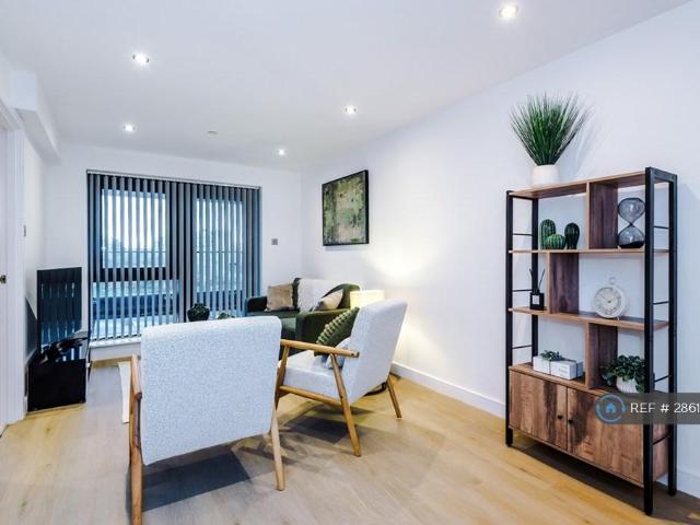 Axis, Leeds, LS9 2 bed flat to rent £1,400 pcm £323 pw