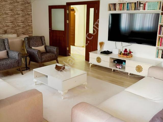 Ayçadan Özçağrı Sitesinde Halkalı Merkez Mahallesi 3+1 145m2 Net