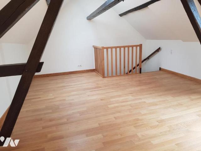 AY CHAMPAGNE MAISON TRIPLEX F3