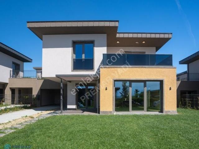 Ayşe Ateş'ten Mesa Yeşilyaka Su Nehir Model 4+1 Satılık Villa