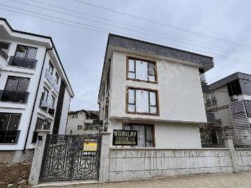 Ayşe Emlak'tan Geniş 2+1 Cam Balkonlu Daire