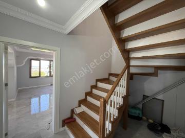 Ayşe Emlak'tan Serdivan Merkez'de Kiralık Manzaral Dubleks Daire