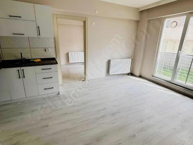 Ayşekadında 1+1 Kiralık Balkonlu Daire
