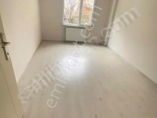 Ayşekadında Satılık 2+1 Ara Kat 13 Yıllık İskanlı Daire Fırsatı