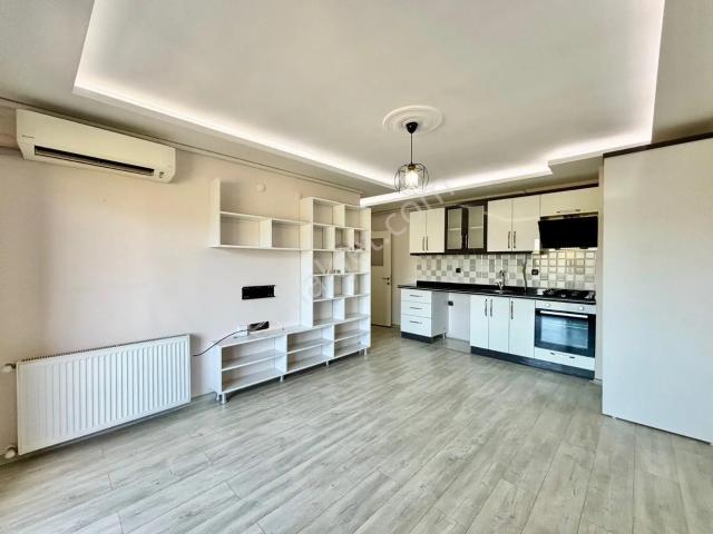 ꧁ay Emlaktan꧂akçay Merkezde Denize Yakın Arakat Ön Cephe Kombili Asansörlü Satılık 1+1 Lüks Daire