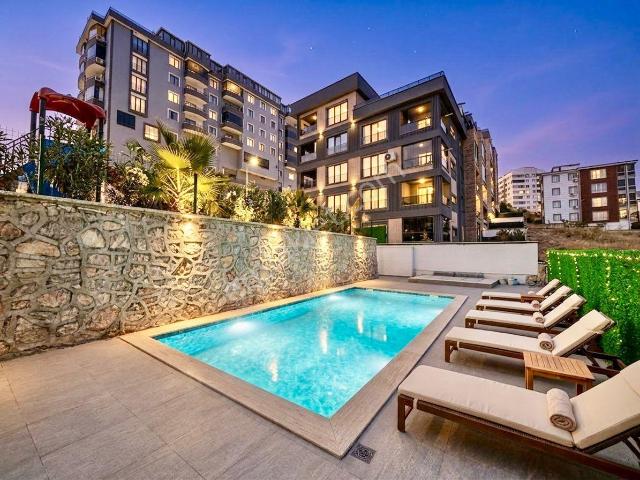 ꧁ay Emlaktan꧂atatürk'te Muhteşem Konumlu Yüzme Havuzlu Kiralık 1+1 Daire