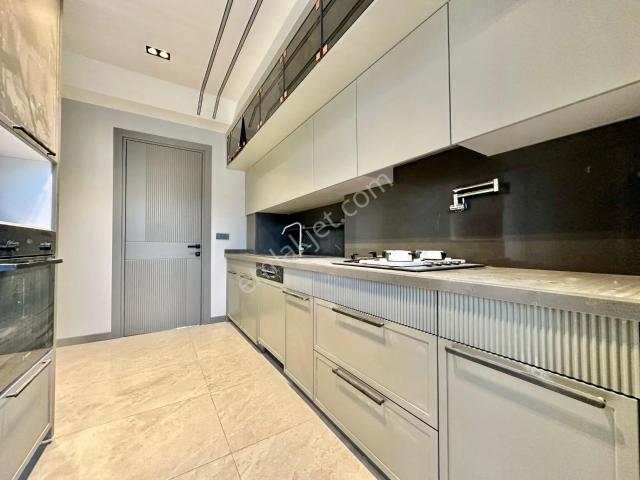 ꧁ay Emlaktan꧂ Edremit Cumhuriyette Ön Cephe Arakat Asansörlü Muhteşem Konumlu Kiralık 3+1 Lüks Daire