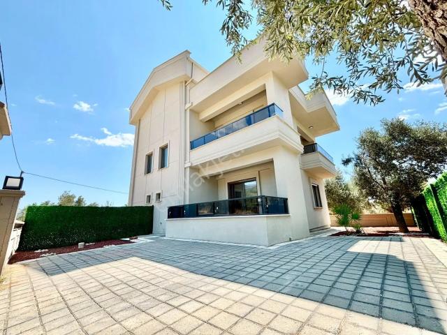 ꧁ay Emlaktan꧂gürede Kazdağlarının Eteklerinde Doğa İçerisinde Satılık 3+1 Lüks Villa