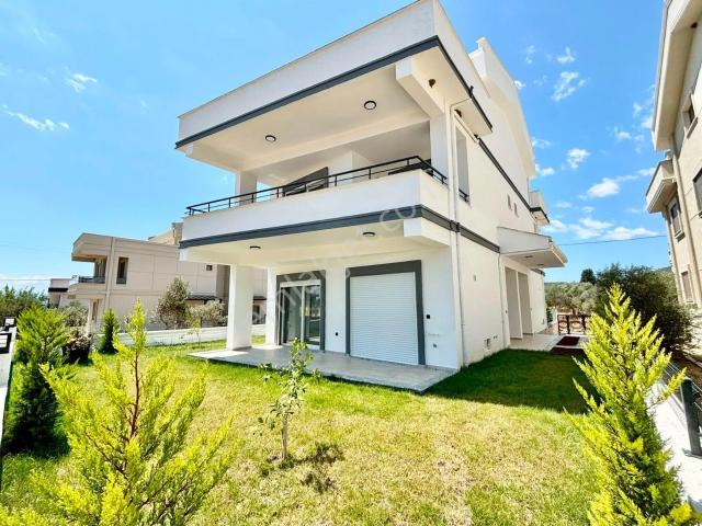 ꧁ay Emlaktan꧂güre'de Kazdağlarının Eteklerinde Doğa İçerisinde Satılık 3+1 Manzaralı Müstakil Villa