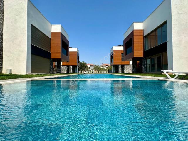 Ay Emlaktan Güre'de Yolun Altında Yüzme Havuzlu Denize 500 M Satılık 4+1 Loft Müstakil Villa