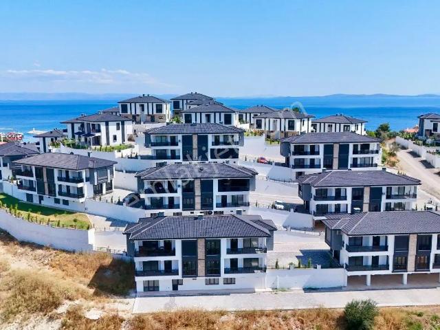 ꧁ay Emlaktan꧂küçükkuyu'da Lebi Derya Deniz Manzaralı Kazdağları Eteklerinde Ayrı Mutfak 2+1 Daire