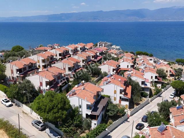 ꧁ay Emlaktan꧂pelitköy'de Huzur Bulacağınız Deniz Manzaralı Denize 50 Mt Satılık 3+1 Kombili Villa