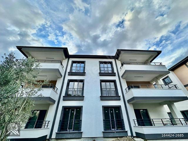 AY EMLAKTANAVCILAR'DA YÜZME HAVUZLU LÜKS BUTİK SİTEDE DENİZE SADECE 300 MT SATILIK 2+1 DAİRE