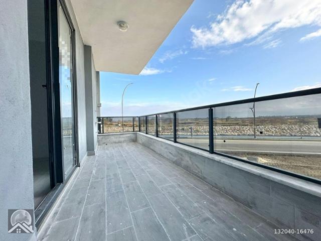AY EMLAKTANAKÇAY ALTINKUM'DA ŞIK TASARIMLI DENİZE YAKIN ARA KAT SATILIK 1+1 LÜKS DAİRE