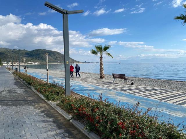 Ay Emlaktanaltınoluk Yağcılarda Denize 50 Mt*eşyalı*deniz Manzaralı Satılık 2+1 Arakat Daire