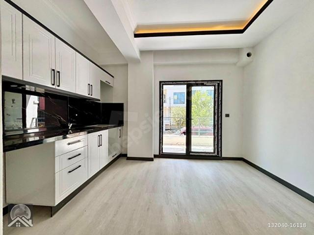 AY EMLAKTANEDREMİT KADIKÖYDE MUHTEŞEM KONUMLU ÖN CEPHE YERDEN ISITMALI SATILIK 1+1 LÜX DAİRE