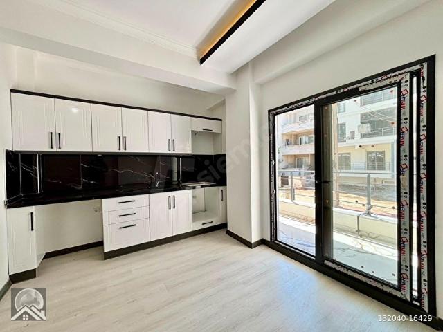 AY EMLAKTANEDREMİT KADIKÖYDE MUHTEŞEM KONUMLU ÖN CEPHE YERDEN ISITMALI SATILIK 1+1 LÜX DAİRE