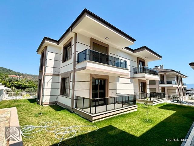 AY EMLAKTANGÜRE'DE BUTİK SİTEDE YÜZME HAVUZLU KUŞ ÇIVILTILARIYLA HUZUR BULACAĞINIZ 1+1 LÜKS DAİRE