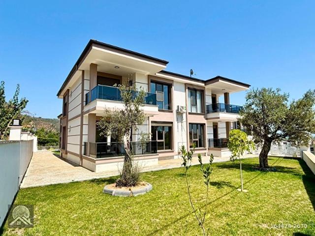 AY EMLAKTANGÜRE'DE BUTİK SİTEDE YÜZME HAVUZLU KUŞ ÇIVILTILARIYLA HUZUR BULACAĞINIZ 2+1 LÜKS DAİRE