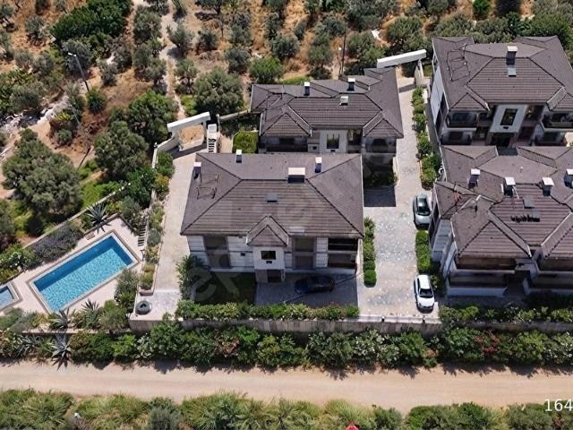 AY EMLAKTANGÜRE'DE BUTİK SİTEDE YÜZME HAVUZLU KUŞ ÇIVILTILARIYLA HUZUR BULACAĞINIZ 2+1 LÜKS DAİRE