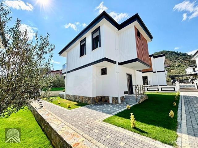 AY EMLAKTANKÜÇÜKKUYU'DA DENİZE SADECE 250 MT SATILIK 2+1 ULTRA LÜKS MUHTEŞEM KONUMLU VİLLA