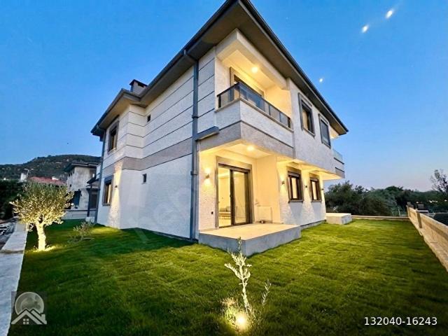 AY EMLAKTANKÜÇÜKKUYU'DA KAZDAĞLARININ ETEKLERİNDE AYRI MUTFAK MUHTEŞEM MANZARALI 2+1 LÜKS DAİRE