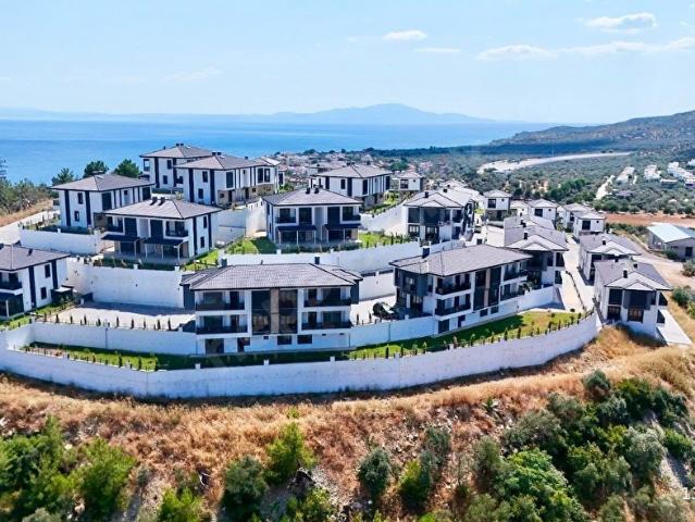 AY EMLAKTANKÜÇÜKKUYU'DA LEBİ DERYA DENİZ MANZARALI KAZDAĞLARI ETEKLERİNDE AYRI MUTFAK 2+1 DAİRE