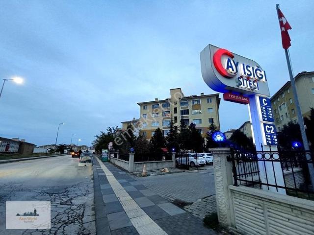 Ay Işıgı Sitesi Merkezi Konumda Manzaralı Temiz 3+1 Daire