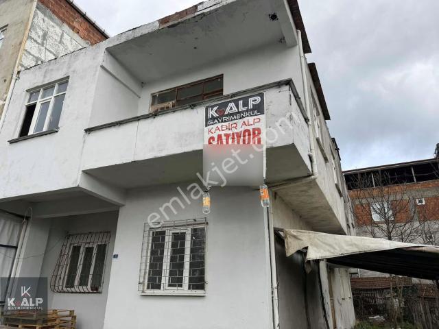 Çay Mahallesi'nde Satılık İki Katlı Müstakil Ev+arsası