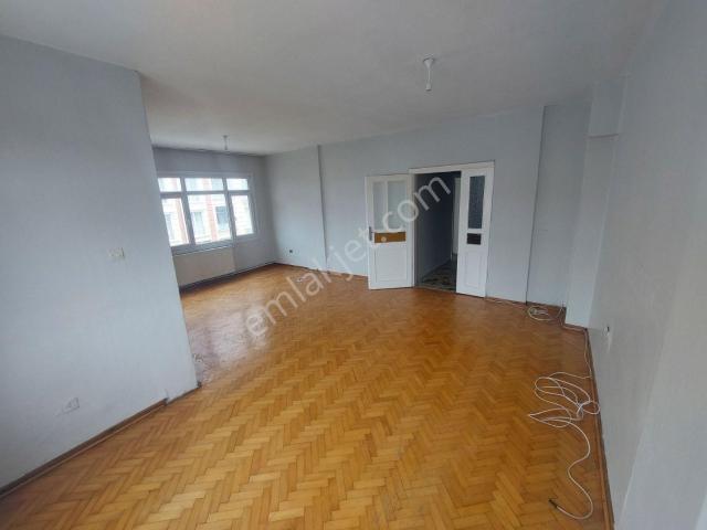 Ayışığından Basın Sitesine Yakın Geniş 3+1 Kiralık Daire