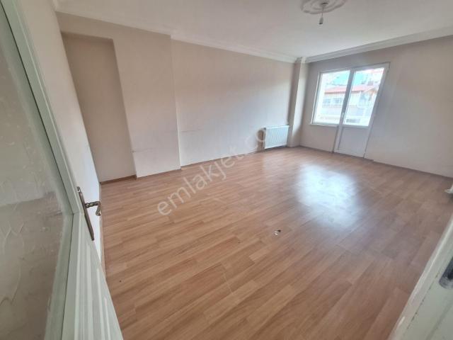 Çayırova Özgürlük Mahallesi Kiralık 2+1 Arakat Geniş