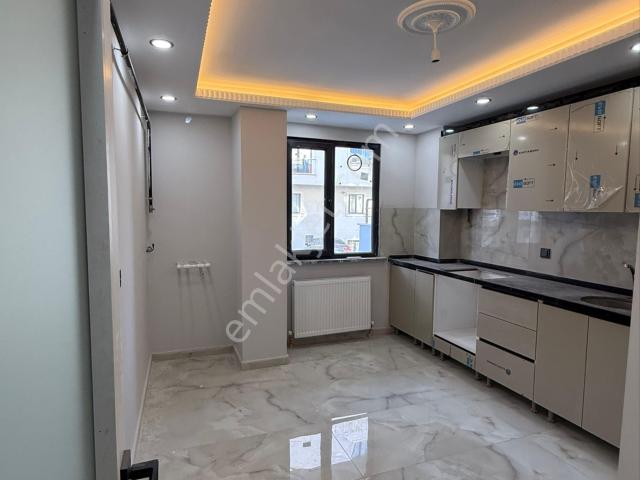 Çayırova Özgürlük Mahallesinde 2+1 Tek Daire Yüksek Giriş