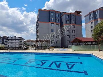 Çayırova Emek Göktürk Evlerinde Havuzlu 3+1 Satılık Geniş Daire