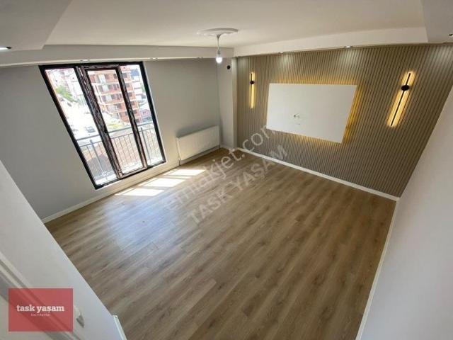 Çayırova İnönü Bosna Caddesine Yakın Satılık 3+1 Dublex Daire