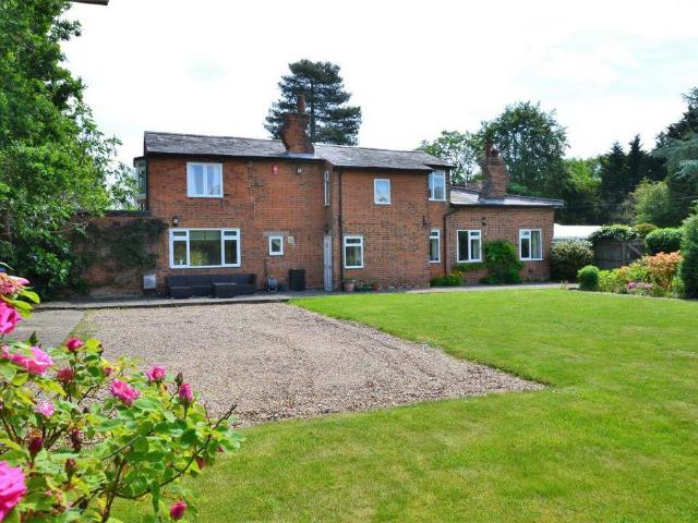 Ayot Green, Welwyn, Hertfordshire 2 bed cottage to rent £2,250 pcm £519 pw