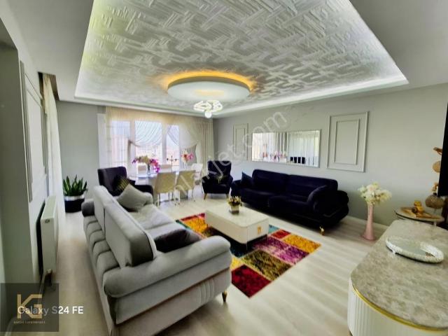 Ayazlı Mahallesinde Çok Güzel Bir Daire