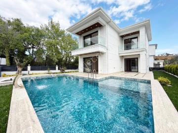 Ayanoğlundan Güre'de Eşsiz Konum Tam Müstakil 3+1 Havuzlu Villa
