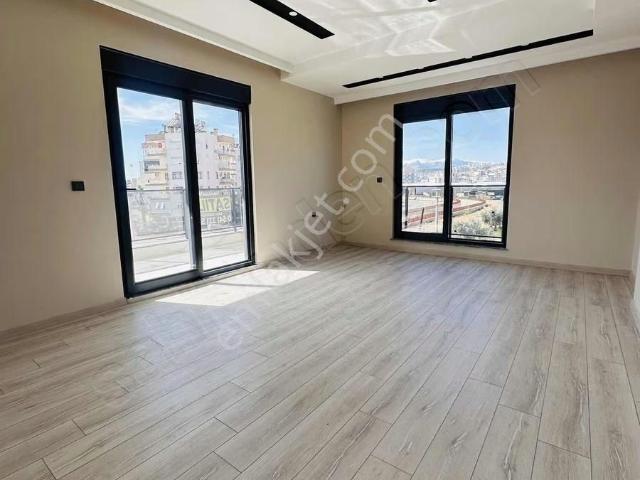 Ayaoğlunda 3+1 Ebeveyn Banyolu Havuzlu Site İçi Lüx Daireler