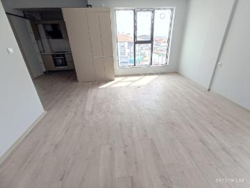 AYBÜ Yakını Cadde Üzerinde Geniş Kiralık Lüks 1+1 Daire