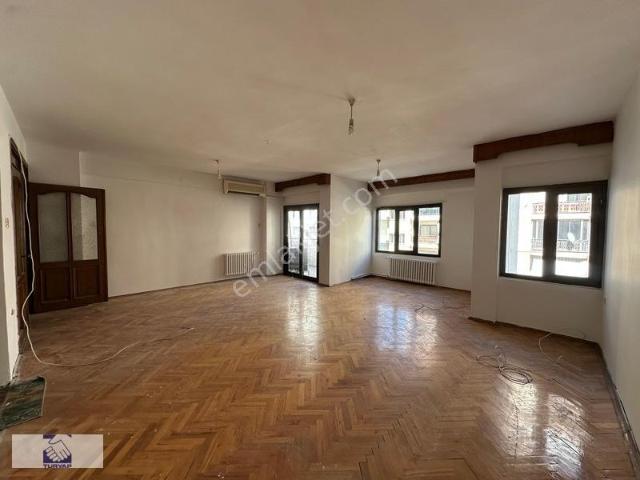 Çaybaşı Caddesinde Kiralık 4+1 Daire