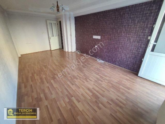 çaybaşı Cami – Değirmenönü Açık Otopark Yanı Kiralık 145 M² 3+1 Ara Kat Daire