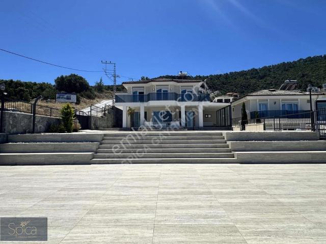 Aydın Didim Akbük Deniz Manzaralı Havuzlu Villa 4+1