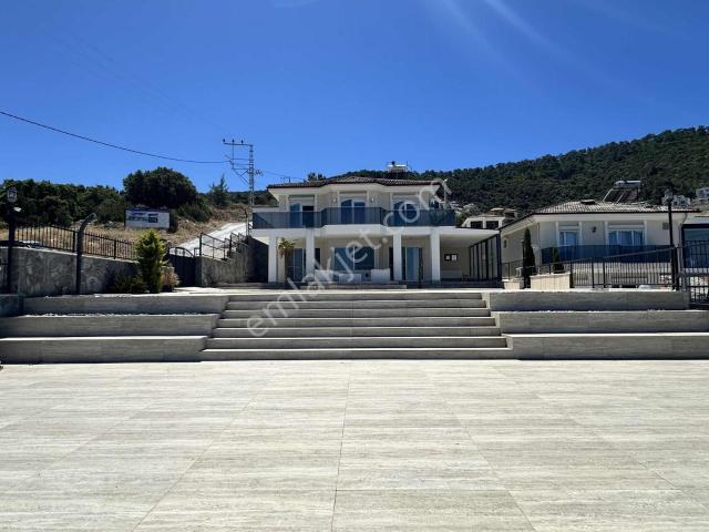 Aydın Didim Akbük Deniz Manzaralı Havuzlu Villa 4+1
