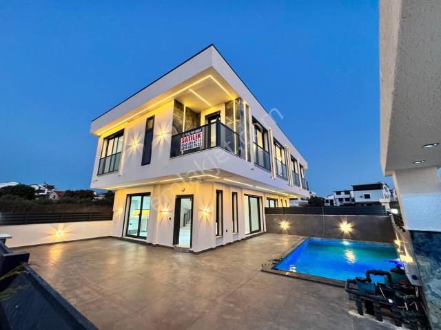 Didim Efeler Mahallesi'nde Havuzlu Satılık 3+1 Villa+bahce+otapark