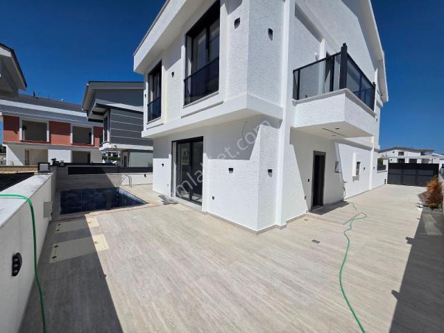aydın Didim Hisar Mahallesi’nde Satılık Müstakil Havuzlu Tripleks Villa