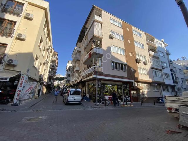 Aydın Efeler Cumhuriyet Mahallesinde Kiralık 3+1 Köşe Daire!