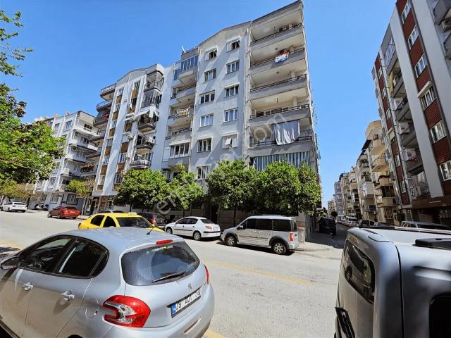 Aydın Efeler Meşrutiyet Mahallesi'nde 3+1 Ara Kat Satılık Daire